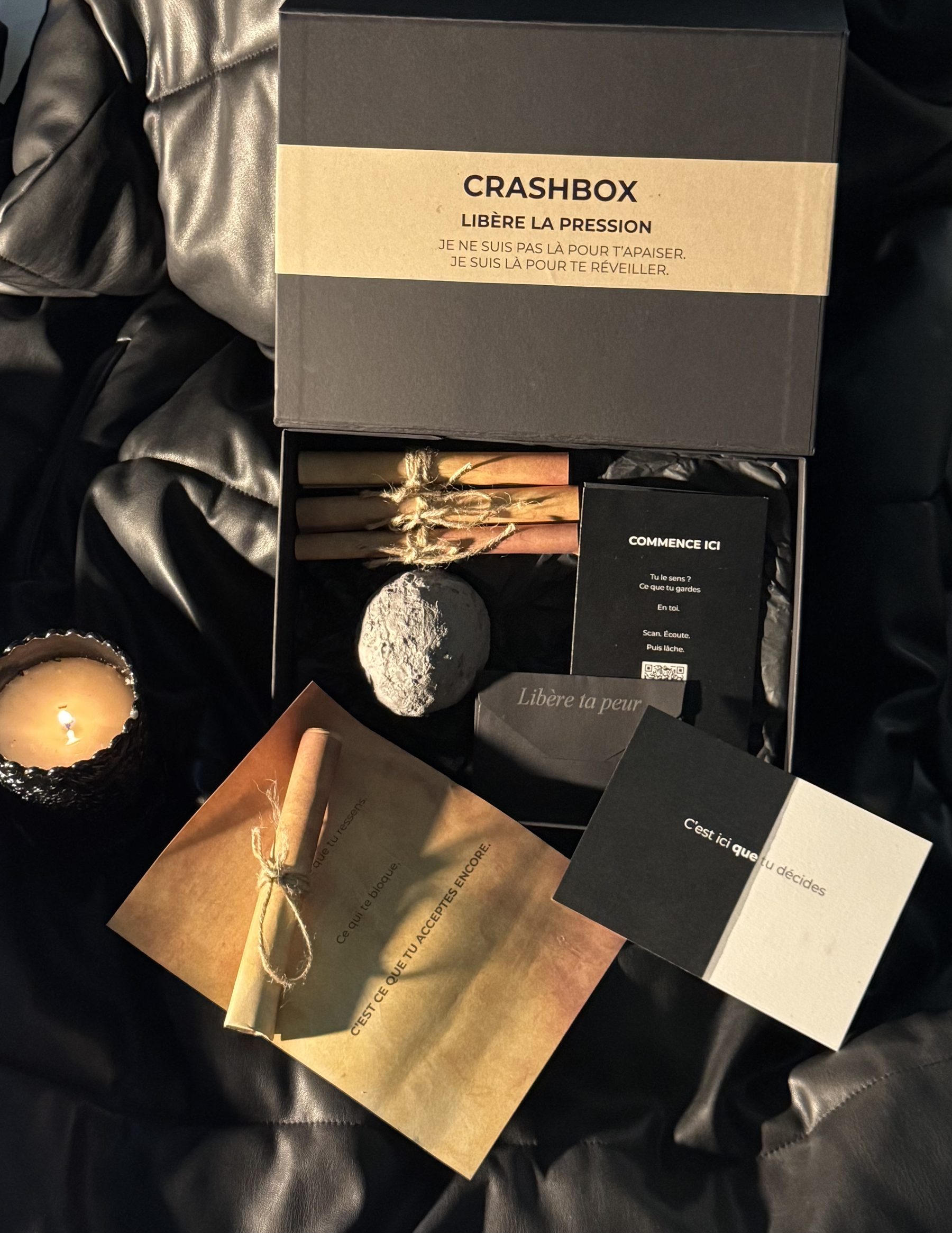 Boîte CrashBox ouverte dans le noir